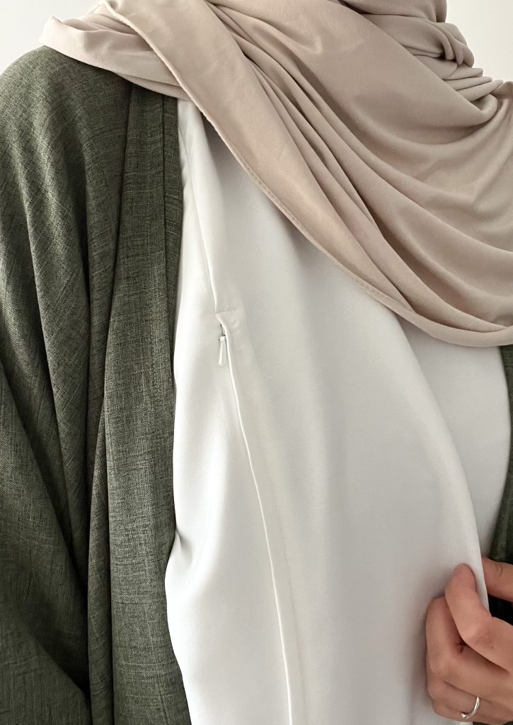 la abaya d'allaitement pudique